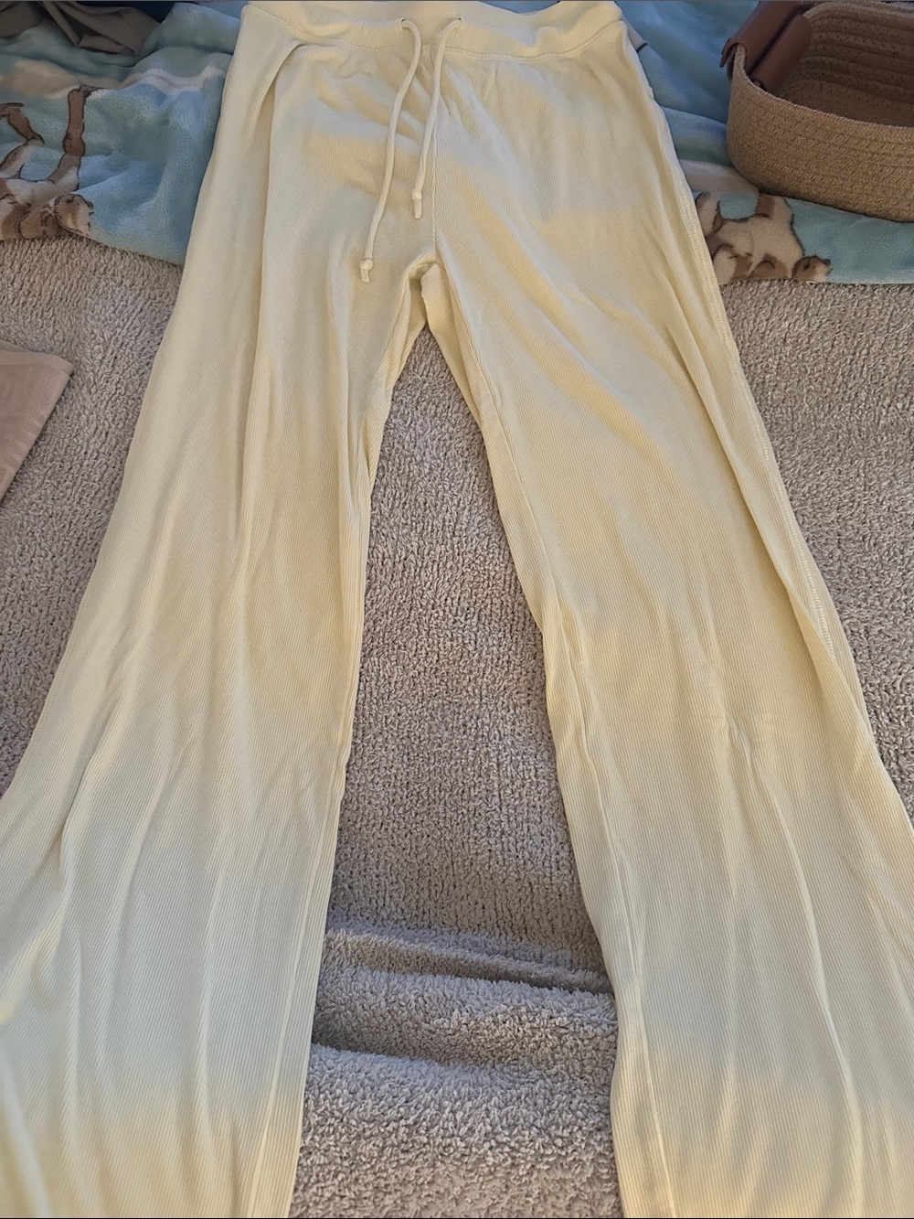 White Fox xs yellow ribbed relaxed pants. EUC.